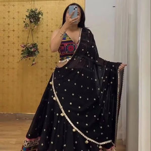 Navratri ผ้าเเท้เทียมแบบพิเศษเย็บตะเข็บที่สวยงามพร้อมกระจกจริง lehenga choli และ dupatta - Product Image 1