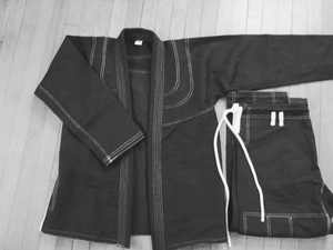 Uniforme de Karate Gi ligero de primera calidad para adultos y niños, traje de artes marciales duradero con cinturón a la venta - Product Image 5