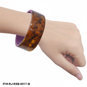 Brazalete de Resina de Caparazón de Tortuga Hecho a Mano, Dos Tonos Ámbar y Morado Malva, Brazalete Grueso para Mujer - Product Image 3