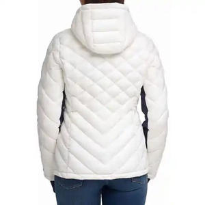 Chaqueta acolchada de Invierno para mujer con cremallera Precio al por mayor Abrigo largo con capucha Diseño Servicio OEM Transpirable y cálido - Product Image 2