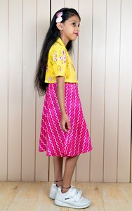 À la mode filles été élégant coton fleuri droit genou longueur demi manches haut jupe décontracté deux-ensemble pour enfants bouton décoration - Product Image 3