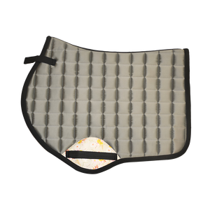 แผ่นรองอานม้าแบบเย็บลายสีเทา พร้อมแผ่นตกแต่งลายดอกไม้ อุปกรณ์เสริมสำหรับการฝึกกระโดดที่มีสไตล์ พร้อมซับในตาข่าย ไส้ใยฝ้ายและโฟม รูปทรงโค้งมน - Product Image 4