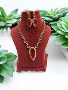 Mariage de luxe pour femmes Kundan ensemble de mariée Moissanite et collier en pierre de cristal avec placage à l'or bijoux de mode fantaisie - Product Image 2