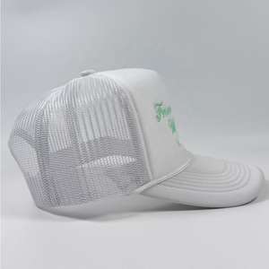Casquette de baseball en maille à 5 panneaux confortable en polyester blanc coloré pour mariage avec cordon, logo brodé personnalisé, casquette de camionneur en mousse - Product Image 6