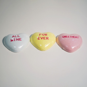 โรงงานขายส่ง OEM ผลิตภัณฑ์บาธบอมออร์แกนิกแบบกำหนดเองได้ รูปหัวใจ สำหรับเด็ก พร้อมฉลากส่วนตัว กล่องของขวัญเกลือโซดาเวียดนาม - Product Image 4