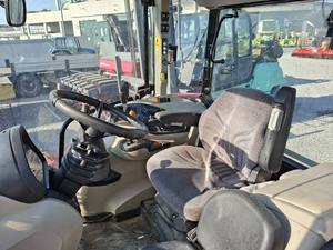 Tractor Massey Ferguson 5710 de Primera Calidad, Modelo de 4 Ruedas Motrices con Sistema de Caja de Cambios Avanzado y Bomba de Engranajes para Uso Profesional - Product Image 4