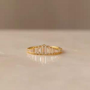 VS1 Bague Art Déco en diamant taillé baguette de laboratoire Bague de cocktail de style vintage en or 18 carats Bague de fiançailles Cadeau pour elle - Product Image 1