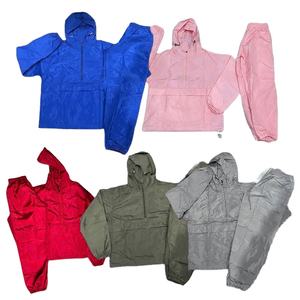 Conjuntos de Top y pantalones personalizados OEM para hombre, chándal con cremallera, chaqueta cortavientos de nailon, conjunto cortavientos impermeable de dos piezas - Product Image 5