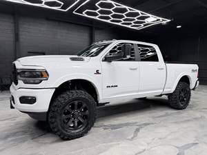 รถมินท์ ปี 2021 รุ่น Ramz 2500 Laramie Night Edition ดีเซล 4x4 สำหรับขับขี่ออฟโรด - Product Image 3
