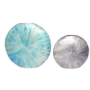 Florero de aluminio fundido de alta calidad con patrón estriado esmaltado Florero de mesa moderno Florero de aluminio moderno - Product Image 1