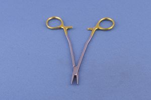 Portaagujas Manual de Acero Inoxidable de 18 cm SAROT, Juego de Instrumentos Quirúrgicos con Certificación CE para Uso Hospitalario - Product Image 4