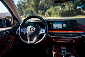 SUV de Lujo de Alto Rendimiento Usada de 2023, Motor Potente, Interior Premium y Capacidad AWD Avanzada - Product Image 3