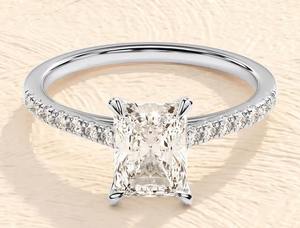 Radiant Moissanite bague de fiançailles pavé ensemble côté pierre anneau personnalisé diamant à facettes cadeau pour les femmes - Product Image 4