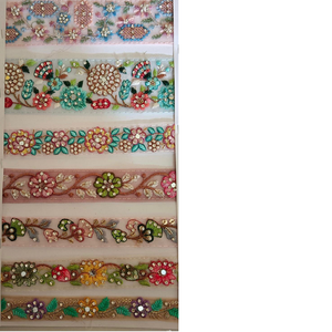 Lacets floraux brodés sur mesure avec travail de la pierre idéal pour une utilisation par les créateurs de mode et les fabricants de robes pour la revente - Product Image 1