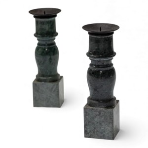 Candelabros Altos de Mármol Verde con Diseño Clásico Tallado para Interiores Elegantes - Product Image 1