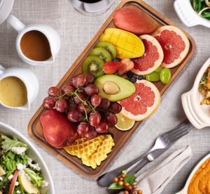 Grand plateau de service pliable en bois d'acacia, plateau en bois massif à un niveau pour la cuisine, le charcuterie, le rangement - Product Image 4