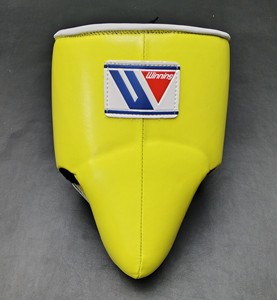 Protège-aine de boxe en cuir de haute qualité personnalisable avec poignées respirantes et antidérapantes pour l'entraînement aux arts martiaux. - Product Image 1