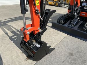 Livraison Gratuite - Mini-Excavatrice Kubota KX030-4 de 3,5 Tonnes sur Chenilles avec Moteur de 24,7 CV et Couple de Charge Élevé - Product Image 5