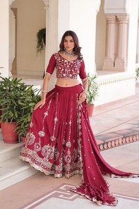 Elegante Conjunto Lehenga Choli de Seda Vichitra Color Granate, Completamente Cosido y Elástico, con Lentejuelas y Bordado de Hilo, Diseño de Alta Costura para Bodas - Product Image 6