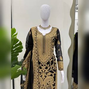 Ensemble salwar kameez en coton élite avec haut et bas ornés de broderies lourdes et dupatta assorti pour les sorties décontractées, vente en gros - Product Image 5