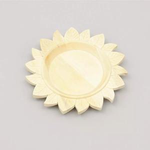 Bol en bois texturé fait à la main idéal pour servir des collations et des fruits et afficher comme pièce décorative dans votre maison ou votre cuisine - Product Image 5