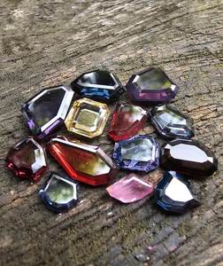 พลอยสปิเนลธรรมชาติ ซิรคอนหายาก ประกายระยิบระยับ เปลี่ยนสีได้ เกรด AA+ แท้ เหมาะสำหรับเครื่องประดับระดับไฮเอนด์ ช่วยบำบัดรักษา - Product Image 3