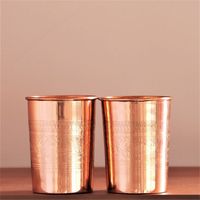 Verre en cuivre de qualité supérieure de style antique fabriqué à la main avec un design traditionnel complexe, parfait pour les restaurants de luxe