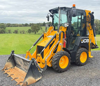 Chargeuse-pelleteuse compacte JCB 1CX à moteur diesel robuste 4x4, machine de construction avec chargeur frontal et pelle arrière