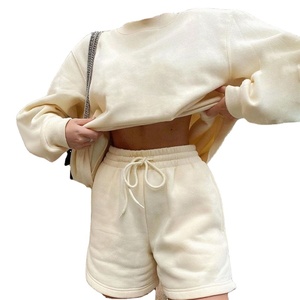 Conjuntos de camiseta y pantalones cortos para mujer, conjunto corto de pieza de verano para mujer, conjuntos de pantalones cortos de motorista en blanco, pantalones cortos personalizados para mujer 2026 - Product Image 2