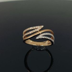 Bague pour femme en or 18 carats plaqué or, style feuille torsadée, avec diamant Moissanite taille brillant certifié IGI, bijou diamant américain - Product Image 1