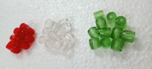 Cuentas rusas de Comercio de vidrio facetado hechas a medida en colores rojo, blanco y verde en tamaño 10 mm con acabado brillante - Product Image 1