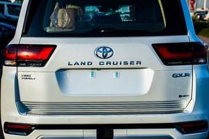 Toyota Land Cruiser GXR Hybrid 3.5L Twin-Turbo V6 con Trasmissione Automatica, Motore a Combustione Interna, Trazione Integrale - Product Image 5