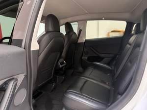 SUV Eléctrico Usado de Tamaño Mediano, Sin Accidentes, con Exterior Repintado - Product Image 3