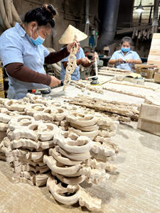 Appliques décoratives en bois massif sculpté, appliques en bois pour armoires, appliques de luxe intemporelles pour l'intérieur de la maison - Product Image 6