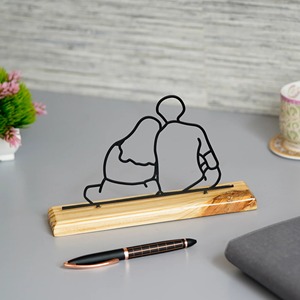 Figurine de couple en métal noir avec base en bois, idéale pour la décoration intérieure romantique, moderne et minimaliste, vente en gros depuis l'Inde - Product Image 4