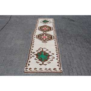 Tapis Herki 3,2 x 11,3 pieds, tapis turc vintage, tapis à imprimé animal blanc et marron - Product Image 1