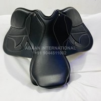 Selle de dressage et de saut anglais synthétique durable, légère, résistante à l'eau, avec arceau en plastique et assise rembourrée confortable