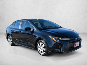 Sedán Usado Certificado de la Mejor Calidad 2024, Modelo LE, Motor de 4 Cilindros, Caja de Cambios CVT, Acabado Negro Medianoche - Product Image 4