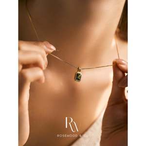 Collana con Pendente Quadrato Verde Oliva Placcato Oro 18K Impermeabile, Collana a Strati alla Moda, Regalo per Lei - Product Image 2