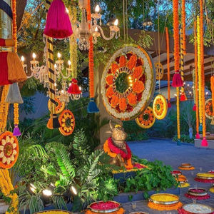 Vente en gros de Lots de décoration de mariage indien Mehndi décor parapluie fête Parasol mariage décor guirlande - Product Image 1