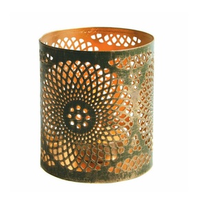 Portavelas votivo de hierro duradero y duradero con acabado rústico para la decoración y el ambiente del hogar de estilo de granja moderno - Product Image 4