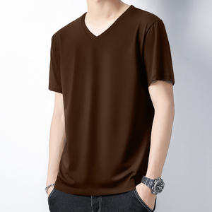 Camiseta de Cuello en V de Algodón Transpirable de Color Sólido, Versátil y Ajustada para Hombre, con Logotipo Personalizado Bordado OEM - Product Image 4
