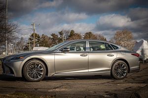 Lexus LS 500 AWD 2020, Caja de Cambios Automática, Tracción en las Cuatro Ruedas, Cuero Oscuro, Turbo, R18, Aluminio, Certificado, Limpio y en Buen Estado - Product Image 5