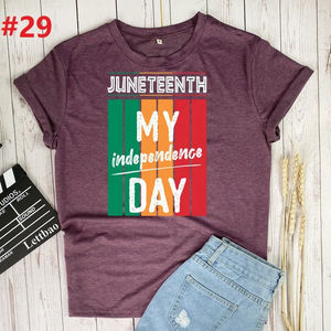 T-shirt da donna Juneteenth Is My Independence in cotone ed elastan a maniche corte, stile casual e formale, taglie dalla XXS alla XL, con logo stampato - Product Image 3