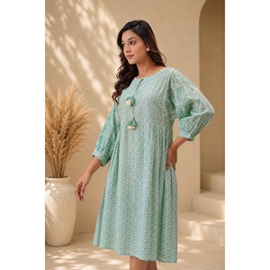Robe mi-longue à bretelles Gulistaan Roshanara en vert sauge à fleurs pour femmes - Product Image 6