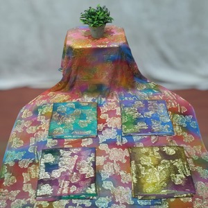 Tissu en Chiffon de Soie 100% Tissé de Qualité Supérieure, Tendance Somalienne Fransawi Garbasaar 2,25 M, Multicolore avec Broderies Florales à Paillettes Dorées - Product Image 1