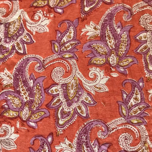 Tissu en coton imprimé à la main, motif floral paisley |   Tissu indien de base orange rouille - Product Image 1