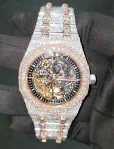 นาฬิกาข้อมือผู้ชายสไตล์ฮิปฮอปสุดหรู ประดับเพชรโมอิสซาไนต์ VVS ระดับพรีเมียม ตัวเรือนทองเหลืองเคลือบทองเหลือง หน้าปัดกระจก สายสแตนเลส สลักโลโก้ได้ - Product Image 2