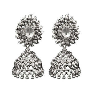 Jeweljunk Pendientes Jhumki de piedra austriaca chapados en plata fina Modelo 1311258 - Product Image 1