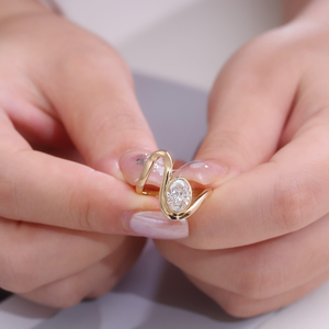 Anillo de Compromiso con Diamante Cultivado en Laboratorio de Corte Ovalado de 1.00 ct, Elegante Diseño Envolvente de Oro Sólido de 14K, Brillante Diamante Ovalado Creado en Laboratorio - Product Image 5